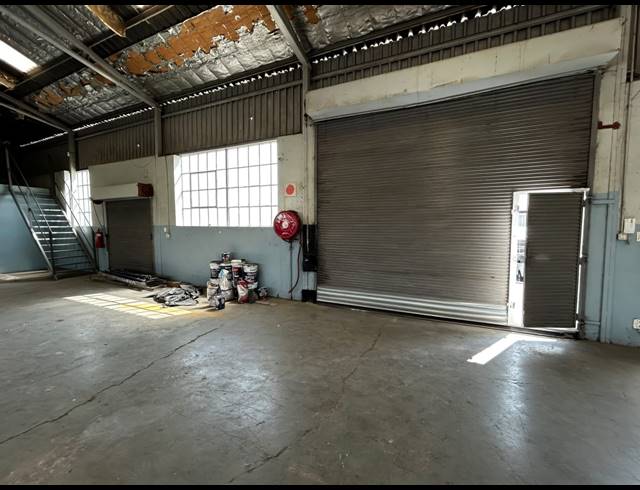 450M² WAREHOUSE TO LET IN WYNBERG